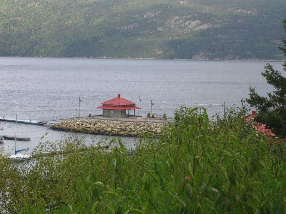 Chalets Condos Sur Le Fjord Л'Анс-Сен-Жан Экстерьер фото